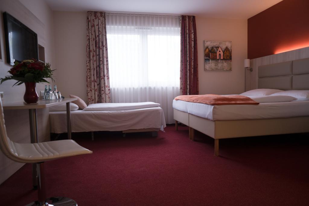 Hotel Roedelheimer Hof - Am Wasserturm Frankfurt am Main Room photo