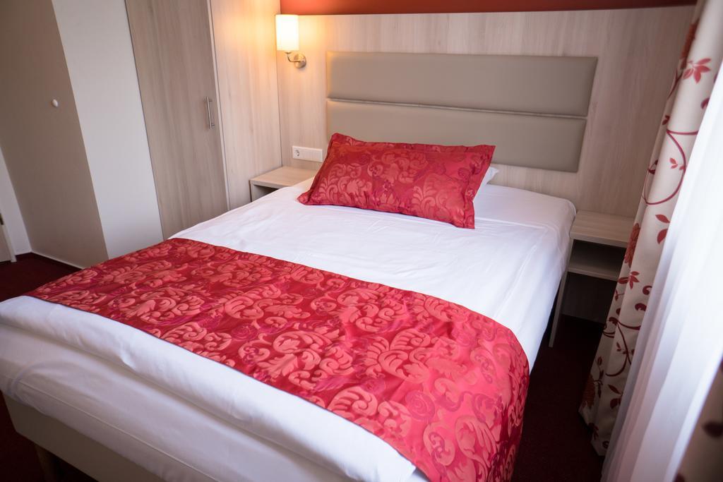 Hotel Roedelheimer Hof - Am Wasserturm Frankfurt am Main Room photo