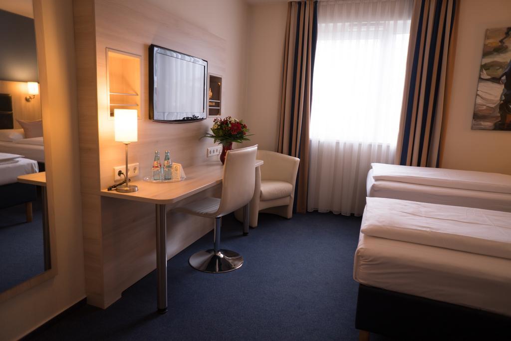 Hotel Roedelheimer Hof - Am Wasserturm Frankfurt am Main Room photo