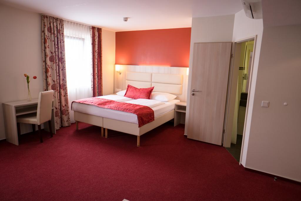 Hotel Roedelheimer Hof - Am Wasserturm Frankfurt am Main Room photo