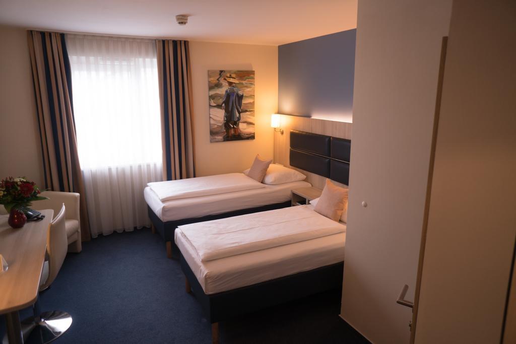 Hotel Roedelheimer Hof - Am Wasserturm Frankfurt am Main Room photo