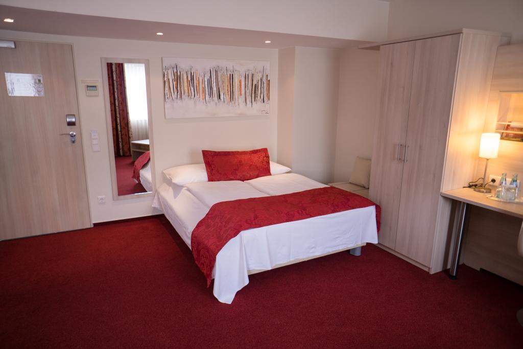 Hotel Roedelheimer Hof - Am Wasserturm Frankfurt am Main Room photo